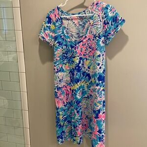Lilly Pulitzer size L short sleeve dress.